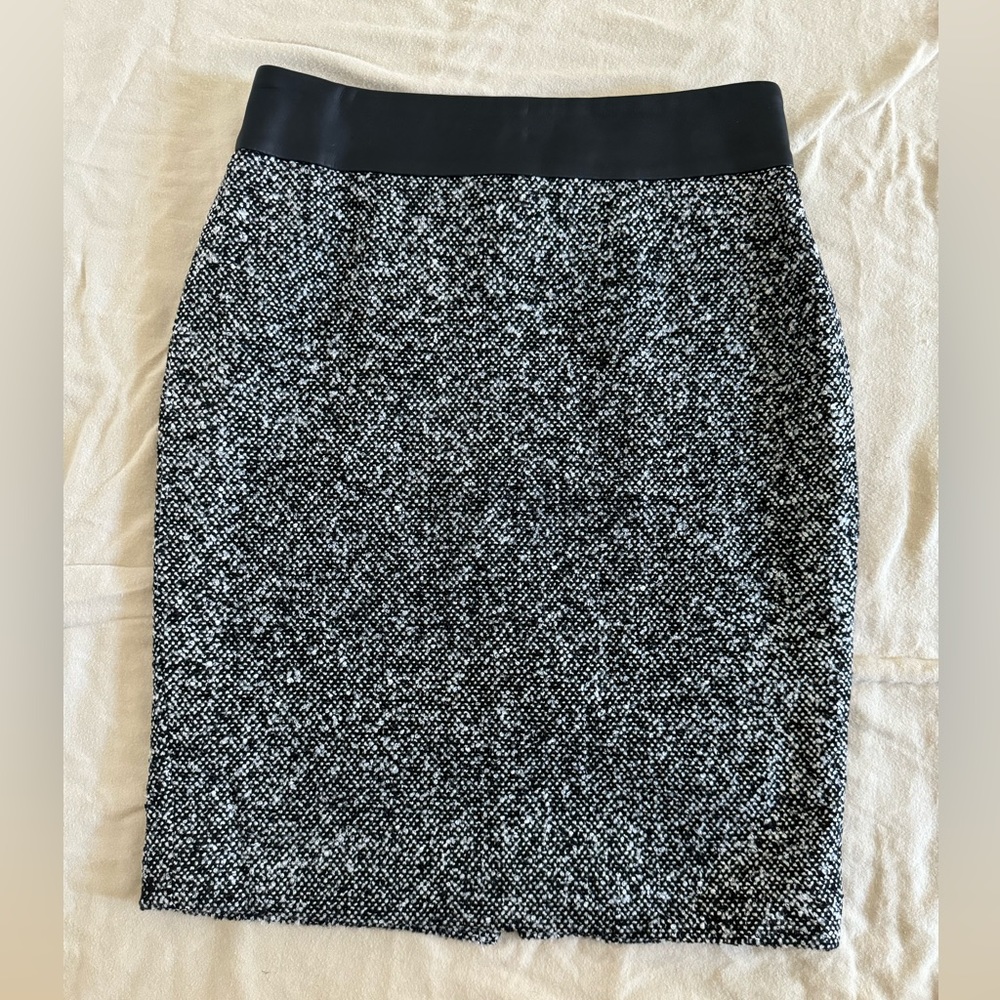 Ann Taylor tweed skirt with faux leather trim, size 2P